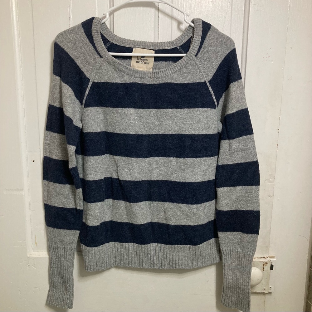 Womens Between You and Me stripped sweater, gray and navy size L